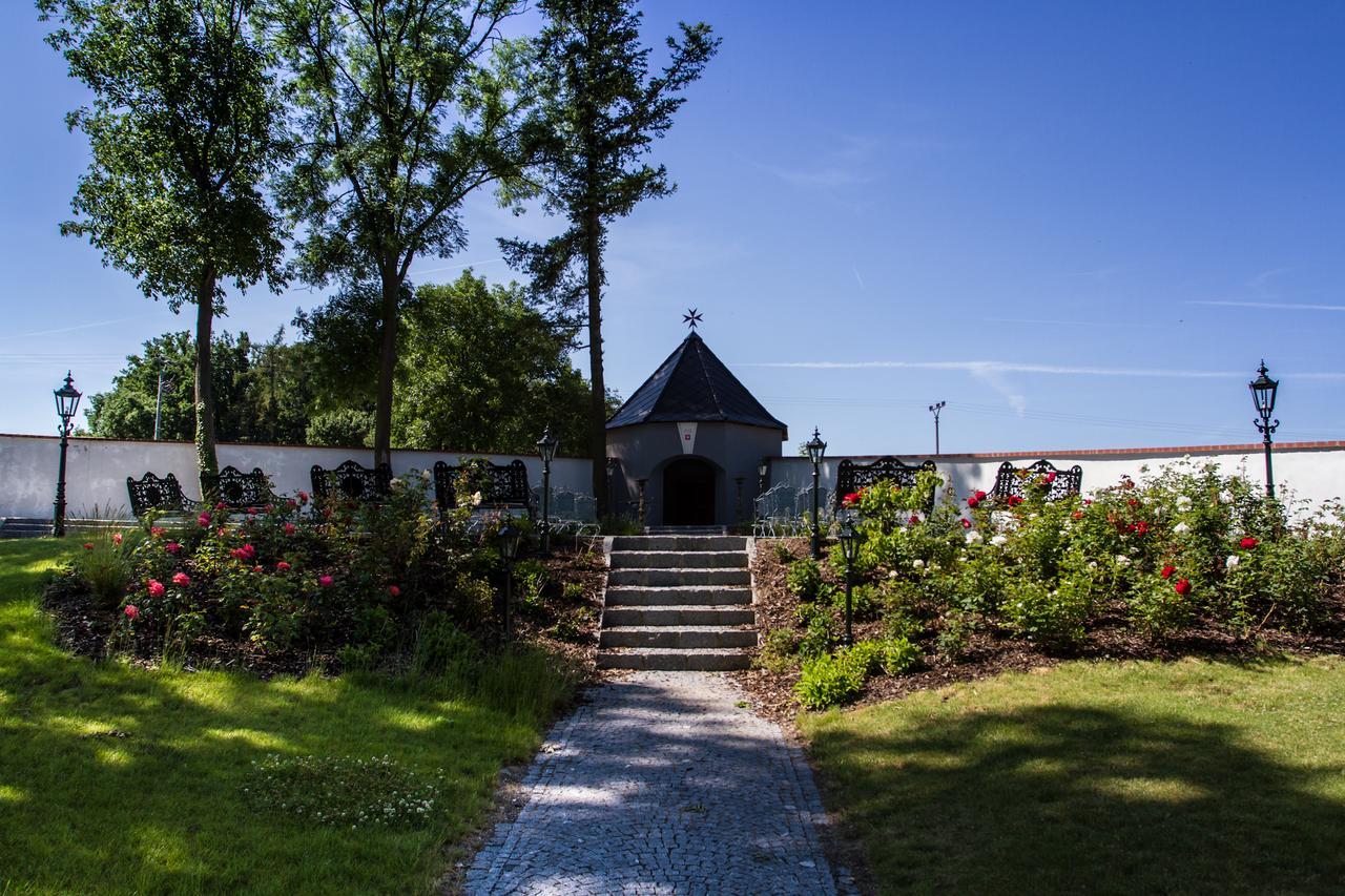 Hotel Panstvi Dlouha Lhota Kültér fotó